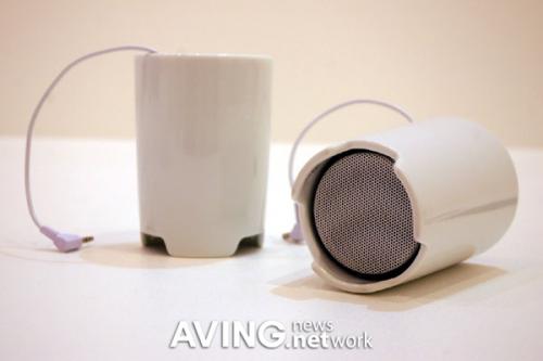 Cup-shaped portable speaker
