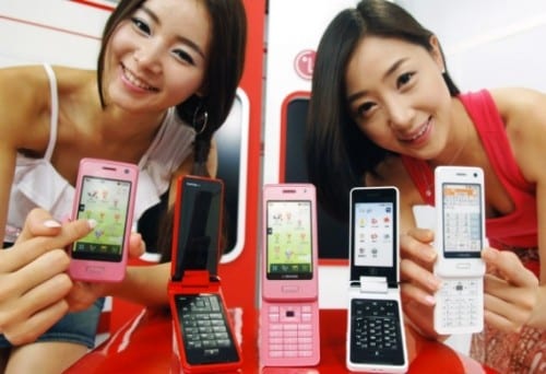 LG launches two full touch phones with 'Live Character Park'