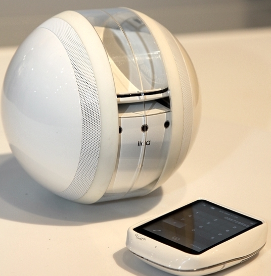 KDDI to introduce its robot concept of handset 'Polaris'