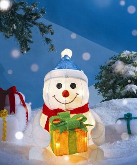 Lighted Tinsel Snowman with Giftbox Lighted Tinsel Snowman with Giftbox