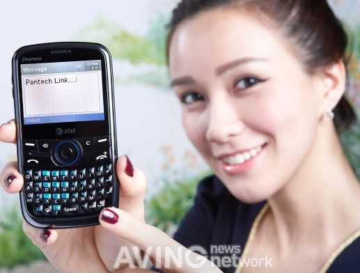 Pantech's latest quick messaging phone 'Link' is available via AT&T