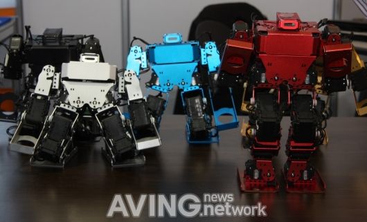 RoboLife displayed its jointed-arm robot 'Tinywave' for educational use 