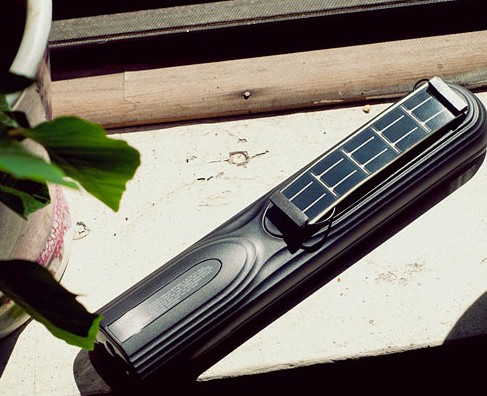http://www.7gadgets.com/wp-content/uploads/2010/11/e2e1_sunmod_solar_modification_kit_charge.jpg