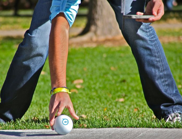 Amazon.com Sphero Robotic Ball - iOS and Android Controlled Gaming System - White - PT04