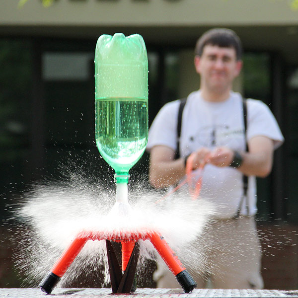 edf7_aquapod_soda_bottle_rocket_launcher_inuse Aquapod Soda Bottle Rocket Launcher