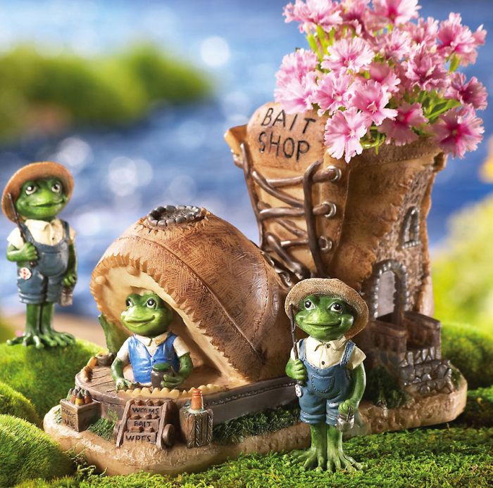 Bait Shop Work Shoe Design Planter & 2 Frogs Bait Shop Work Shoe Design Planter & 2 Frogs