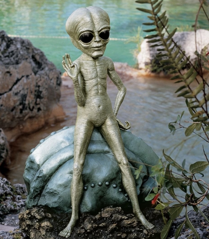 Roswell, the Alien Sculpture - MAIN Roswell, the Alien Sculpture