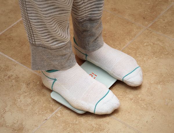 ee1c_portable_body_scale_inuse