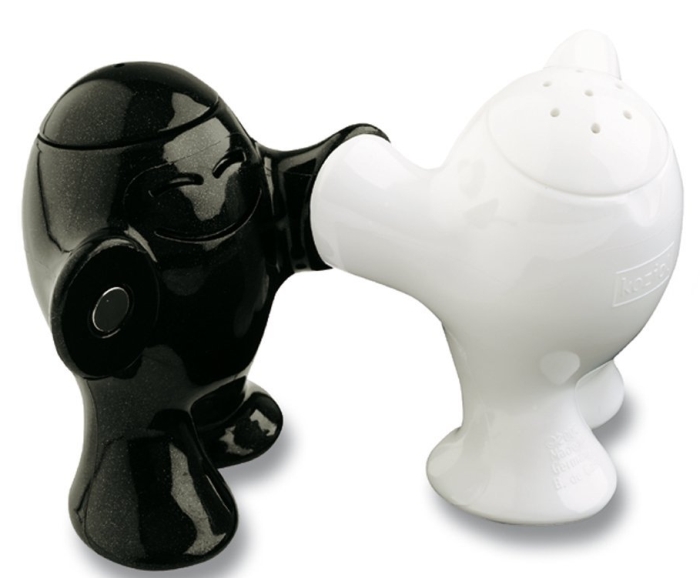 Black/White Dancing Salt&Pepper Shakers Black/White Dancing Salt&Pepper Shakers